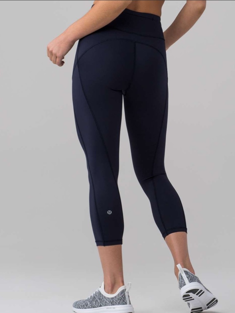 Lululemon “Final Lap Crops 23”, Size 4